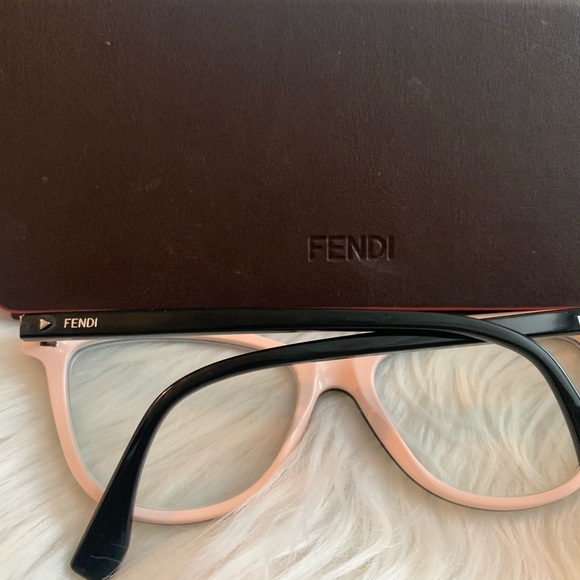 FENDI EYE GLASSES. - Picture 4 of 6